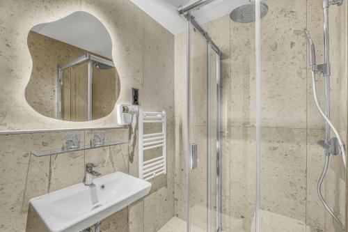 hotel allora