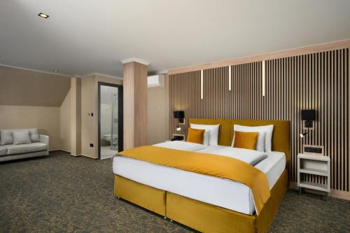 hotel allora