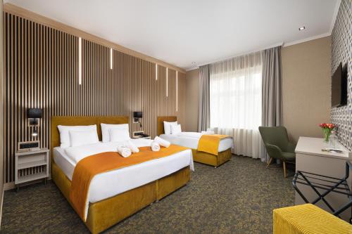hotel allora