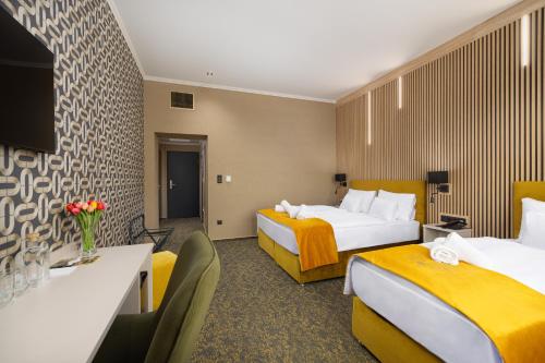 hotel allora