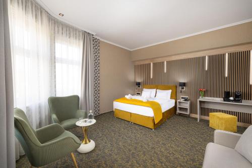 hotel allora