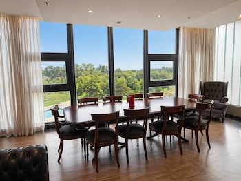 radisson red funes