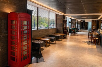 radisson red funes