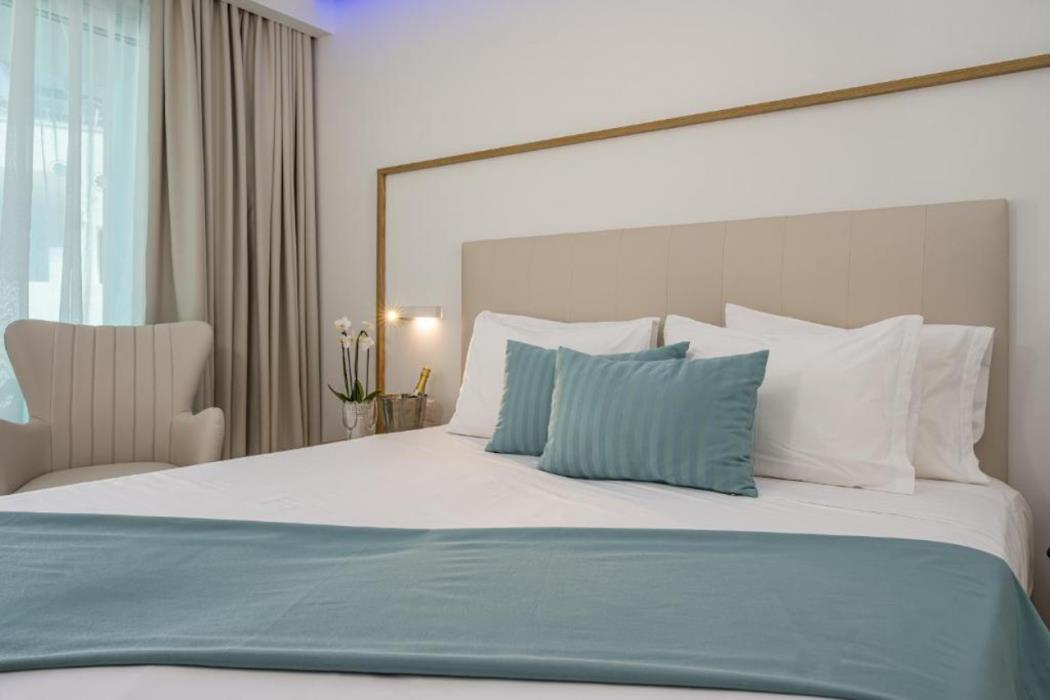 Mer Bleu Beach Hotel,,5 star
