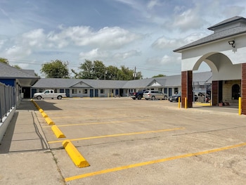 deluxe inn and suites corpus christi i 37