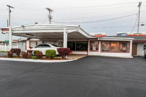 capri inn little rock benton i 30