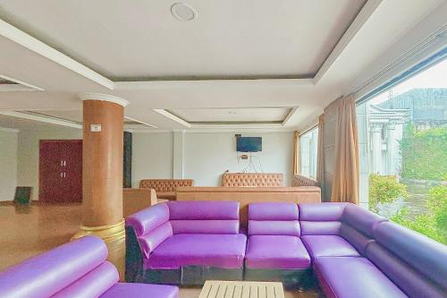 Urbanview Hotel D Calton Sukabumi,,2 star