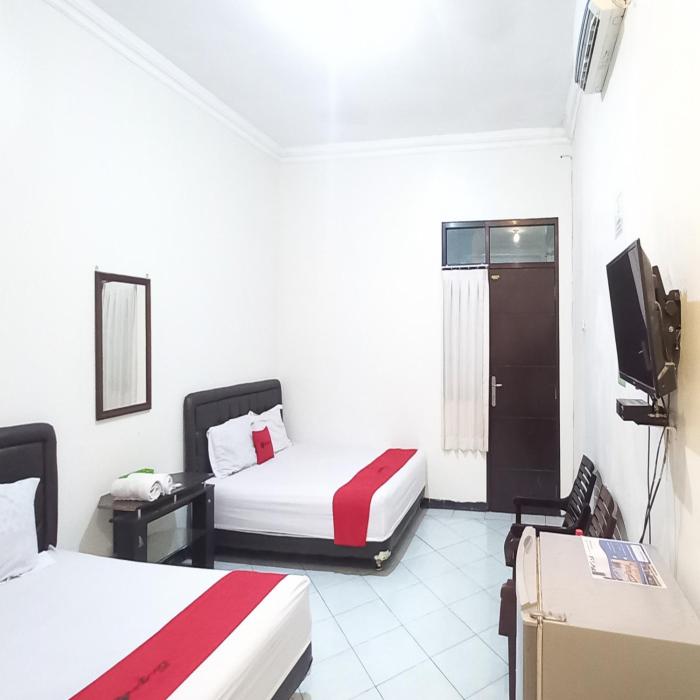 reddoorz syariah hotel pandan wangi near alun alun sidoarjo