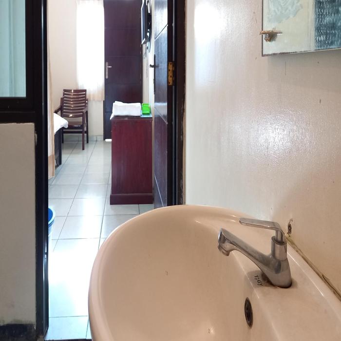 reddoorz syariah hotel pandan wangi near alun alun sidoarjo