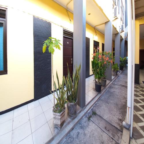 reddoorz syariah hotel pandan wangi near alun alun sidoarjo