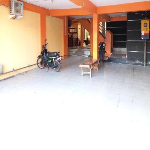 reddoorz syariah hotel pandan wangi near alun alun sidoarjo