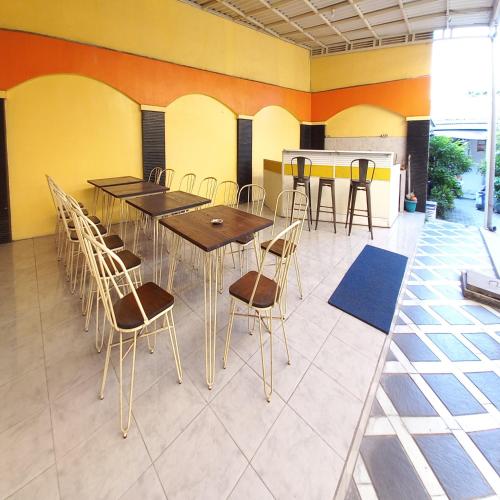 reddoorz syariah hotel pandan wangi near alun alun sidoarjo