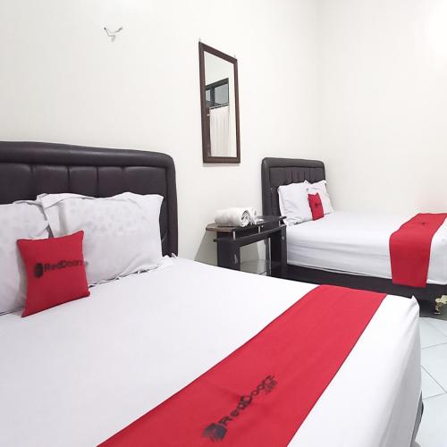reddoorz syariah hotel pandan wangi near alun alun sidoarjo