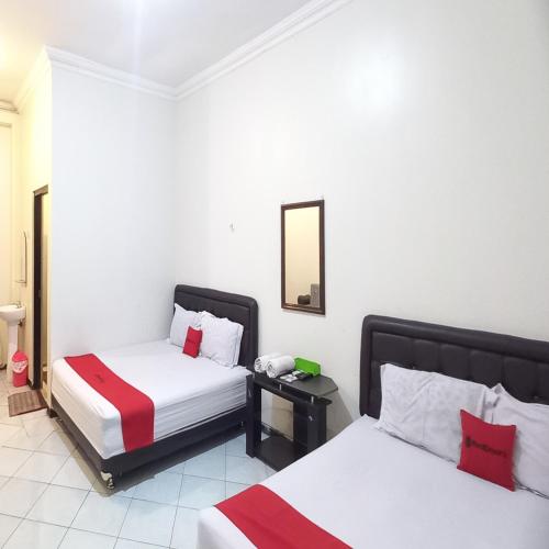 reddoorz syariah hotel pandan wangi near alun alun sidoarjo