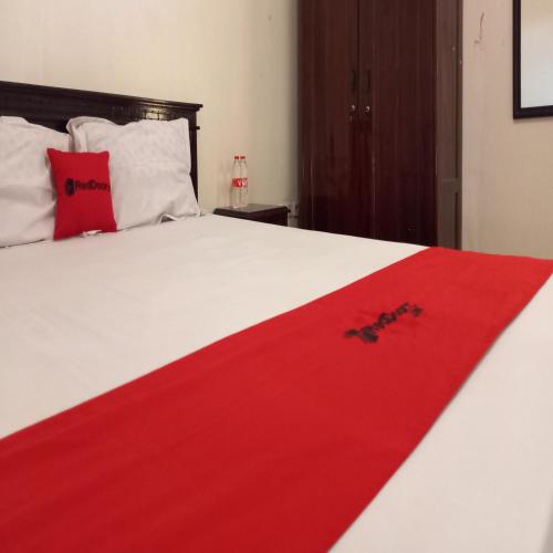 reddoorz syariah hotel pandan wangi near alun alun sidoarjo