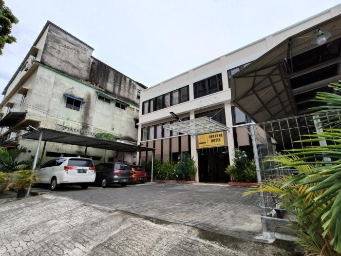 reddoorz fortune hotel jalan walanda maramis manado
