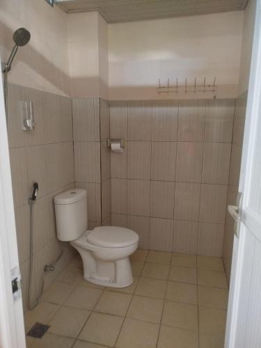 reddoorz fortune hotel jalan walanda maramis manado