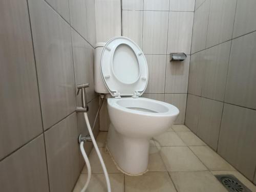 reddoorz fortune hotel jalan walanda maramis manado