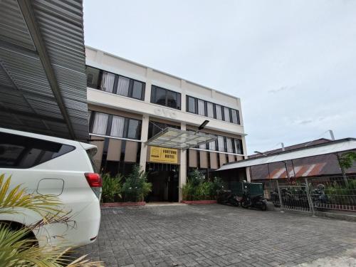 reddoorz fortune hotel jalan walanda maramis manado
