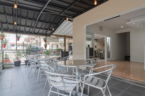 rossan villa hotel near kampus upi setiabudhi