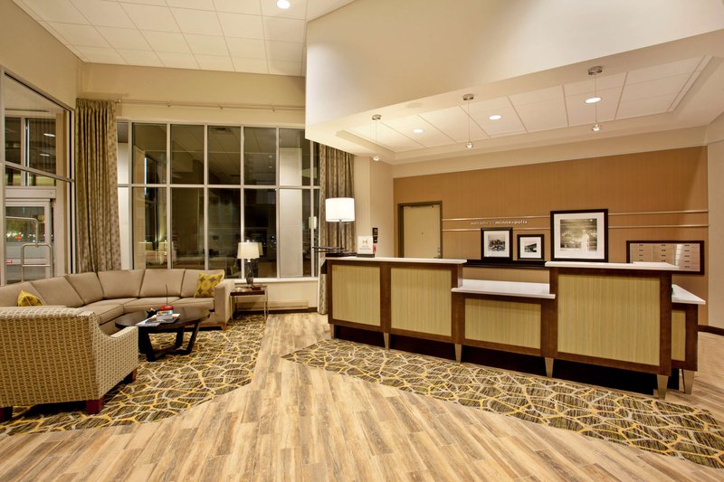 hampton inn and suites minneapolis downtown
