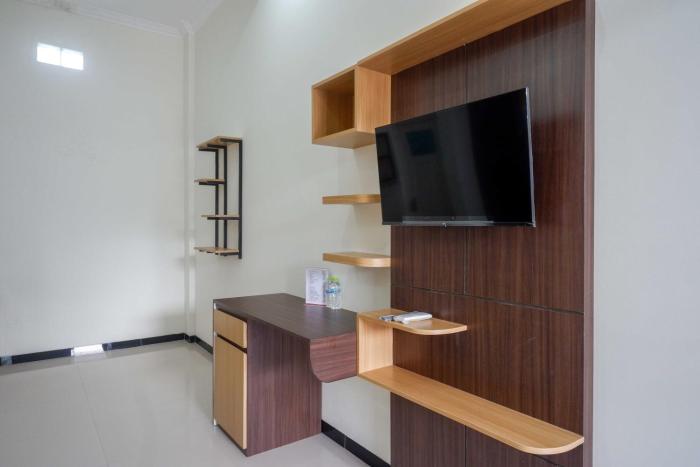 reddoorz near terminal tirtonadi 2