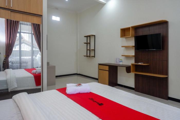 reddoorz near terminal tirtonadi 2