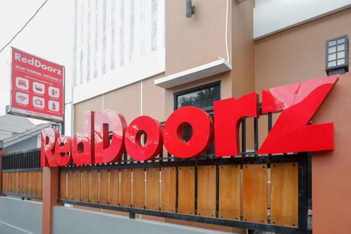 reddoorz near terminal tirtonadi 2