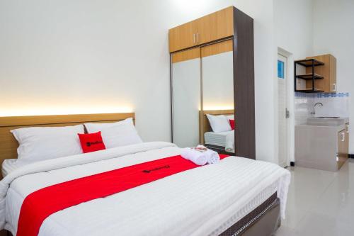 Reddoorz Near Terminal Tirtonadi 2,,2 star