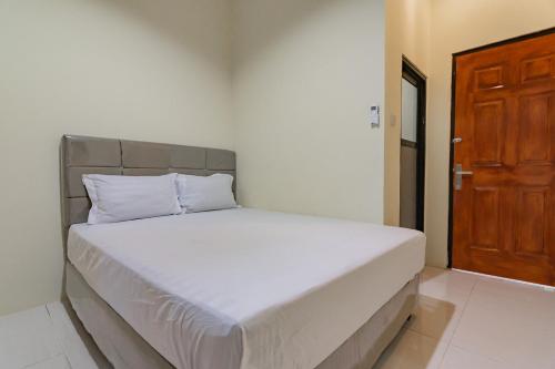 Reddoorz Near Terminal Tirtonadi 2,,2 star