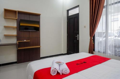 reddoorz near terminal tirtonadi 2