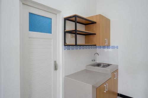 reddoorz near terminal tirtonadi 2