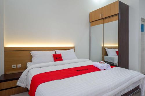 Reddoorz Near Terminal Tirtonadi 2,,2 star