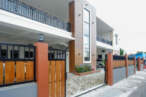 reddoorz near terminal tirtonadi 2