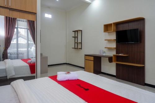 reddoorz near terminal tirtonadi 2