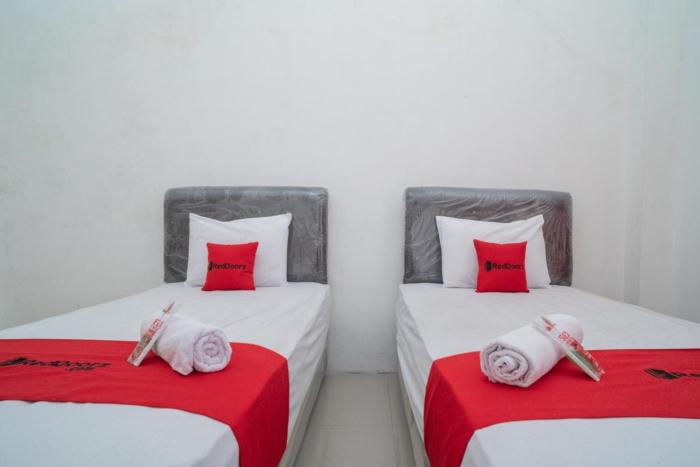 reddoorz near rs mitra keluarga waru