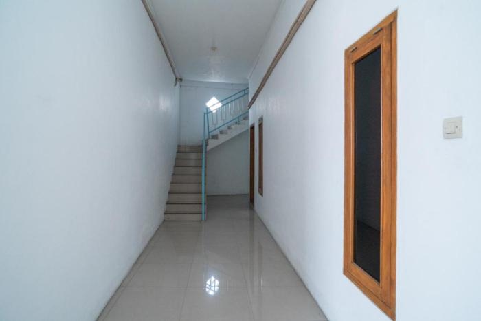 reddoorz near rs mitra keluarga waru