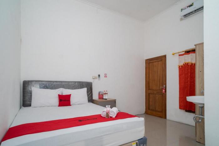 reddoorz near rs mitra keluarga waru
