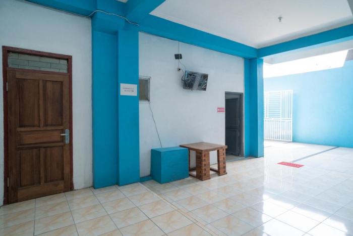 reddoorz near rs mitra keluarga waru