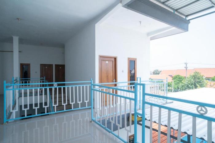 reddoorz near rs mitra keluarga waru