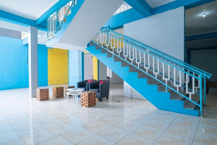 reddoorz near rs mitra keluarga waru