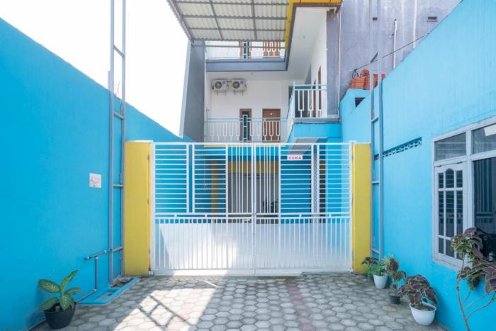 reddoorz near rs mitra keluarga waru
