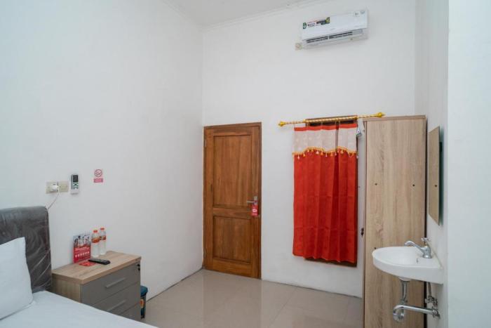 reddoorz near rs mitra keluarga waru