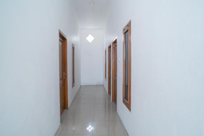reddoorz near rs mitra keluarga waru