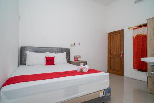 reddoorz near rs mitra keluarga waru