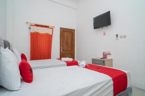 reddoorz near rs mitra keluarga waru
