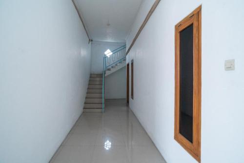reddoorz near rs mitra keluarga waru