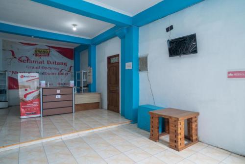 reddoorz near rs mitra keluarga waru