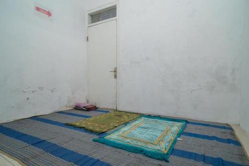 reddoorz near rs mitra keluarga waru
