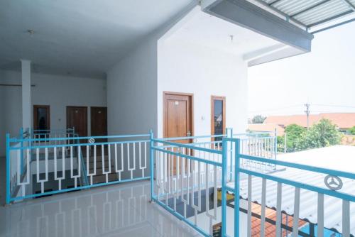 reddoorz near rs mitra keluarga waru